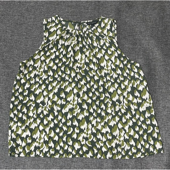 Banana Republic Tops - Banana Republic Women's M Sleeveless Blouse